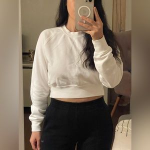 Aritzia Tna Airy Fleece Perfect Cropped Crew Sweatshirt